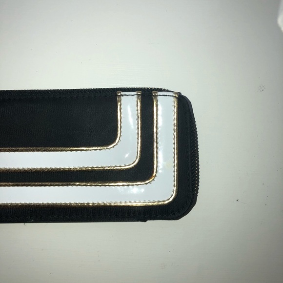 MAC brand new gold trim makeup bag - Picture 2 of 3